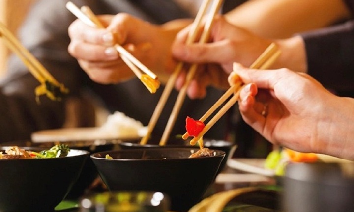Những cấm kỵ khi dùng đũa