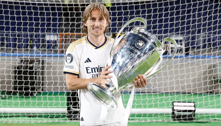 Luka Modric chính thức chia tay Real Madrid