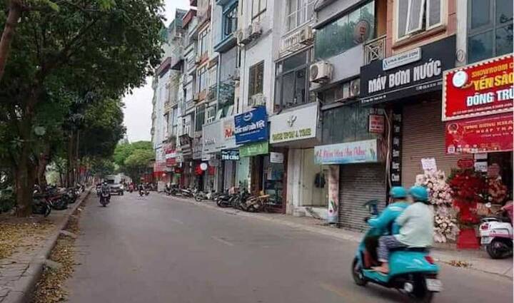 Hà Nội: Rào chắn đường Giáp Nhất, các phương tiện lưu thông thế nào?