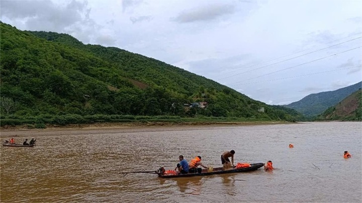 Xót xa: Lao xuống sông Mã cứu em, 2 chị em bị đuối nước tử vong