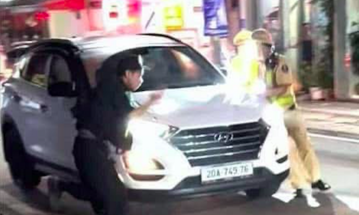 Thái Nguyên: “Ma men” quay xe bỏ chạy, lao thẳng vào CSGT