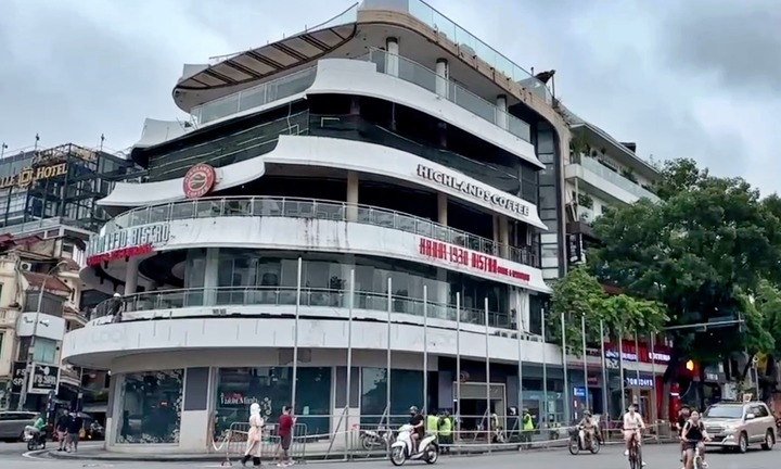 Hà Nội bắt đầu phá dỡ tòa nhà