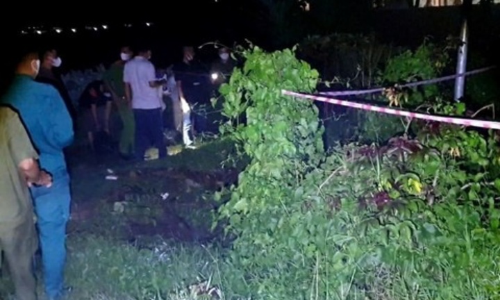 Người dân phát hiện bộ xương người trong bãi cỏ tại Bình Dương