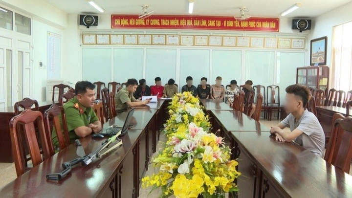 Làm rõ vụ nhóm 11 thanh, thiếu niên mang theo hung khí “diễu phố” ở Huế