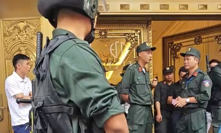 Công an đồng loạt khám xét 3 ngôi nhà liên quan