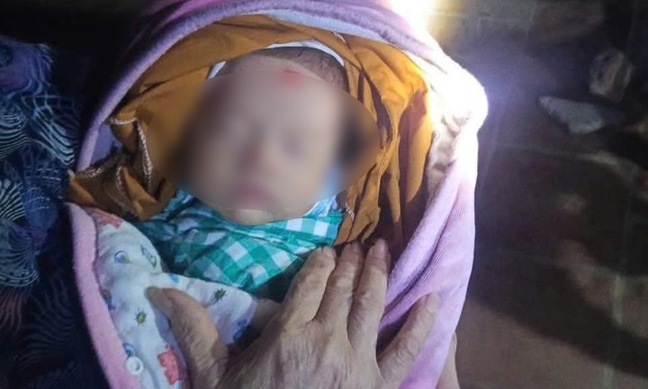 Xót xa bé trai 1 tháng tuổi bị bỏ rơi gần chợ lúc đêm khuya ở Thanh Hóa