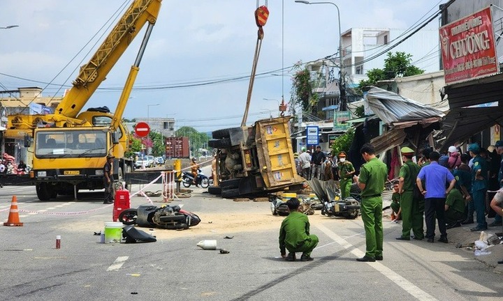 Vụ xe tải lao vào nhà dân, 4 người thương vong: Nhân chứng kể lại phút ám ảnh