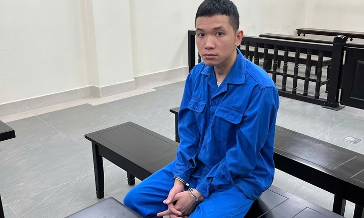 Vụ sát hại bạn gái ở trung tâm thương mại: Bị cáo trả lời tòa bằng giấy bút