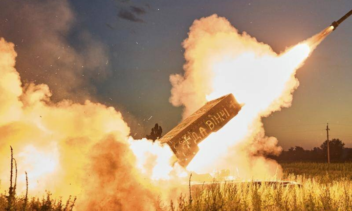 Tổng thống Zelensky tiếp tục nhận tin 