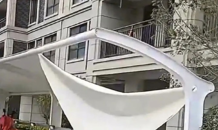 Rơi từ tầng 12 xuống đất, người phụ nữ vẫn tỉnh táo điện thoại cho chồng quát lớn