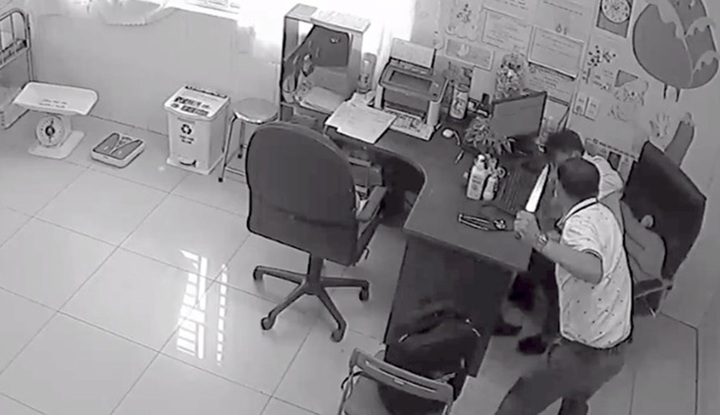 Vụ bác sĩ dùng dao tấn công đồng nghiệp tại phòng khám: Hé lộ nguyên nhân, tạm giữ nghi phạm
