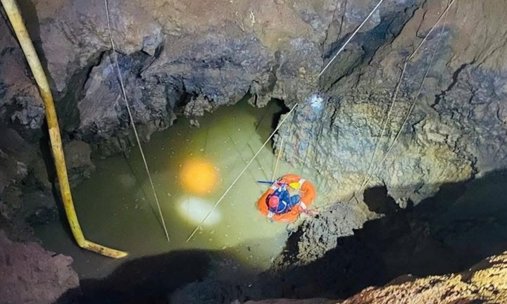 Vụ xe máy lao xuống 