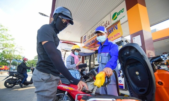 Giá xăng tăng nhẹ, giá dầu giảm từ 15h chiều nay (29/5)