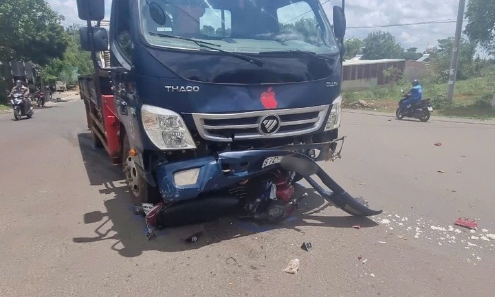 Tin tức tai nạn giao thông mới nhất ngày 30/5: Va chạm với xe tải, 1 người tử vong