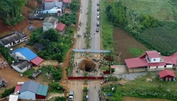 Vụ xe máy lao xuống “hố tử thần” ở Bắc Kạn: Nghiên cứu phương án khác để tìm nạn nhân