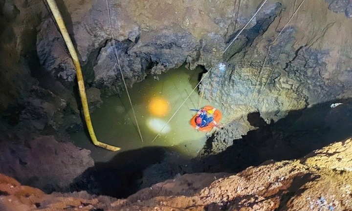 Vụ xe máy lao xuống 