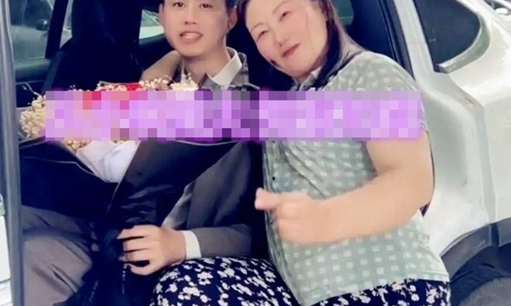 Mẹ phản đối kịch liệt, thiếu gia vẫn quyết cưới người giúp việc hơn 20 tuổi vì lý do này