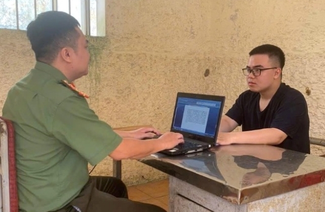 Bắt sinh viên IT