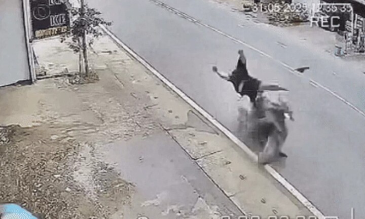 Clip: Nam thanh niên phóng xe máy tông liên tiếp 3 người đi đường ở Tuyên Quang