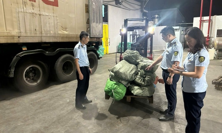 Phát hiện 12 tấn chân gà không rõ nguồn gốc ở Quảng Ninh 