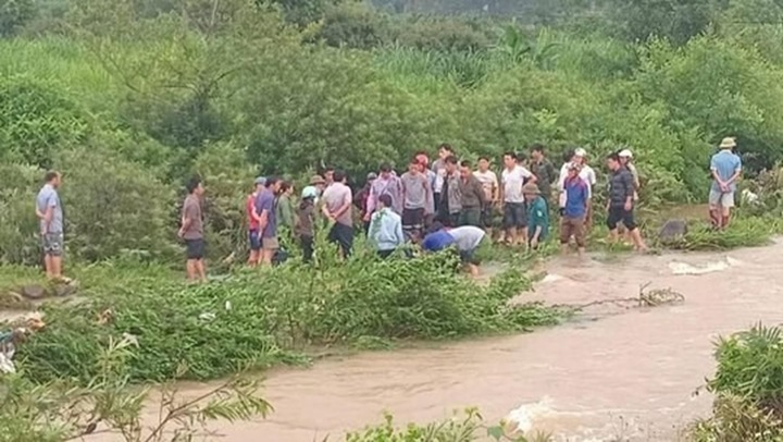 Vụ thiếu nữ 17 tuổi bị lũ cuốn tử vong lúc nửa đêm ở Hòa Bình: Tìm thấy thi thể ở đâu?