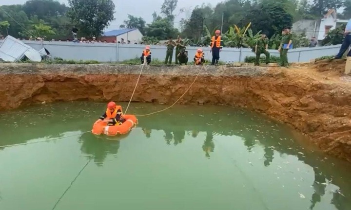 Vụ xe máy lao xuống 