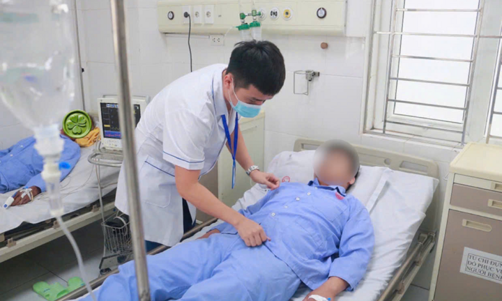Cảnh báo: Nam thanh niên sốc phản vệ nguy kịch sau khi ăn ve sầu chiên