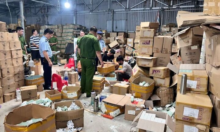 Thủ tướng chỉ đạo xử lý nghiêm cán bộ tiếp tay cho buôn lậu, sản xuất hàng giả