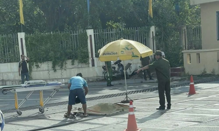 Tai nạn giao thông ở Quảng Ninh, nữ nhân viên đường sắt đang làm nhiệm vụ bị xe tải tông tử vong: Hiện trường thương tâm
