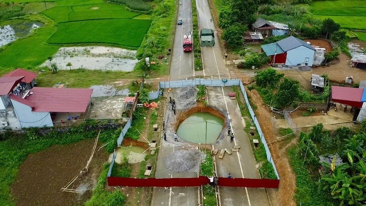 Vụ rơi xuống hố