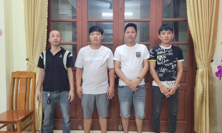 Nam Định: Tạm giữ 4 thanh niên chặn xe khách vì tranh giành tuyến