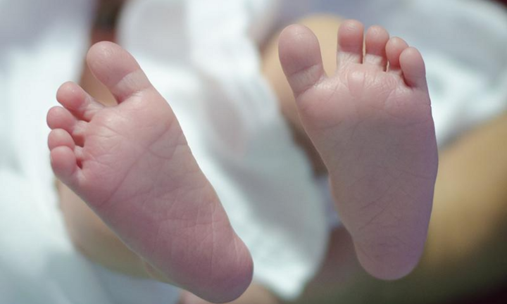 Y tá tuyên bố thai nhi đã tử vong, thai phụ chuyển viện, sinh con trai khoẻ mạnh gây