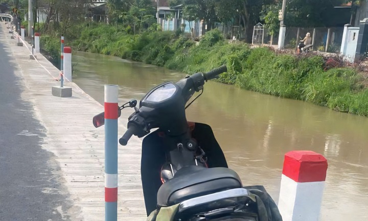2 mẹ con rơi xuống kênh nước trên đường về ngoại, chỉ cứu được con trai 3 tuổi