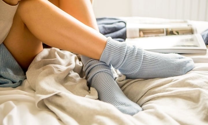 Có nên mang vớ khi ngủ không?