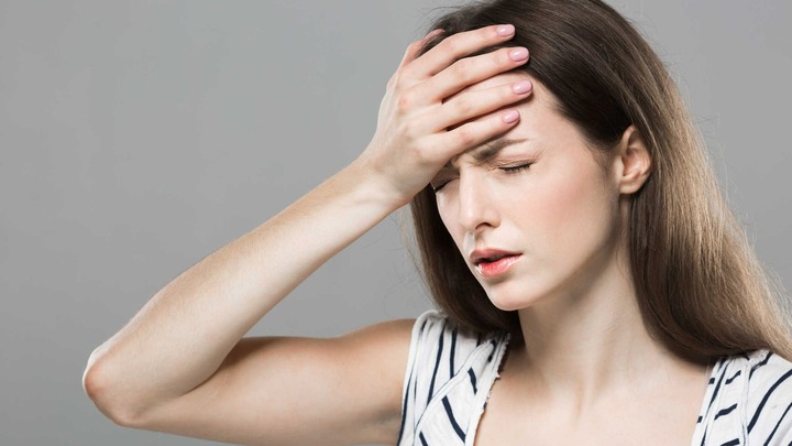 Bị trúng gió nên làm gì?