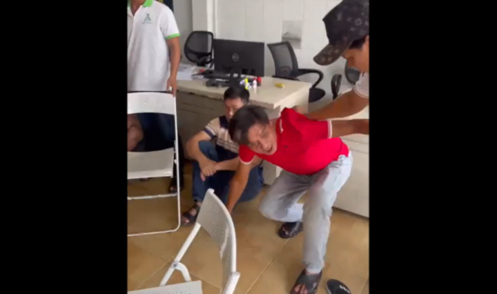 Clip: Cận cảnh bắt quả tang đối tượng dùng sổ đỏ giả để lừa đảo 8 tỷ đồng ở Bình Dương