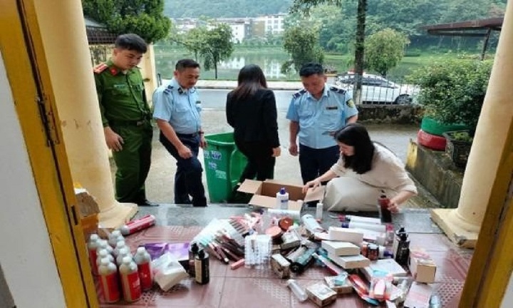 Lào Cai: Phát hiện, tiêu huỷ 190 sản phẩm mỹ phẩm không rõ nguồn gốc xuất xứ