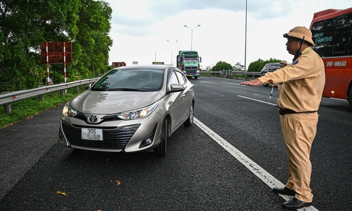 Lỗi chạy dưới tốc độ tối thiểu ô tô, xe máy 2025