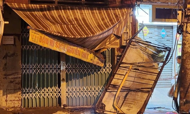 Vụ hai xe máy lao vào nhà dân, 2 người chết: Trích xuất camera tìm nguyên nhân