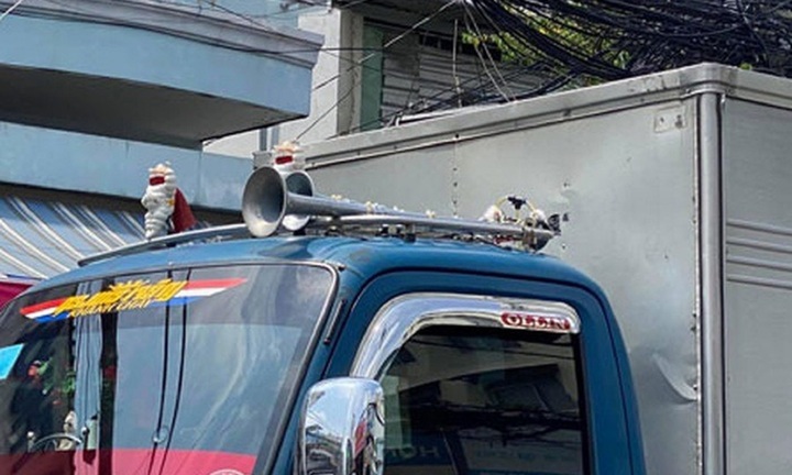 Xe ô tô có được sử dụng còi hơi không