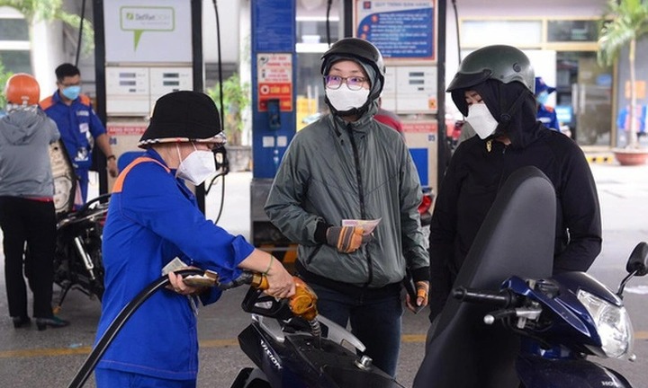 Giá xăng dầu đồng loạt tăng từ 15h hôm nay (12/6)