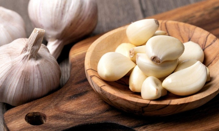 Tỏi để trong nhà có tác dụng gì?