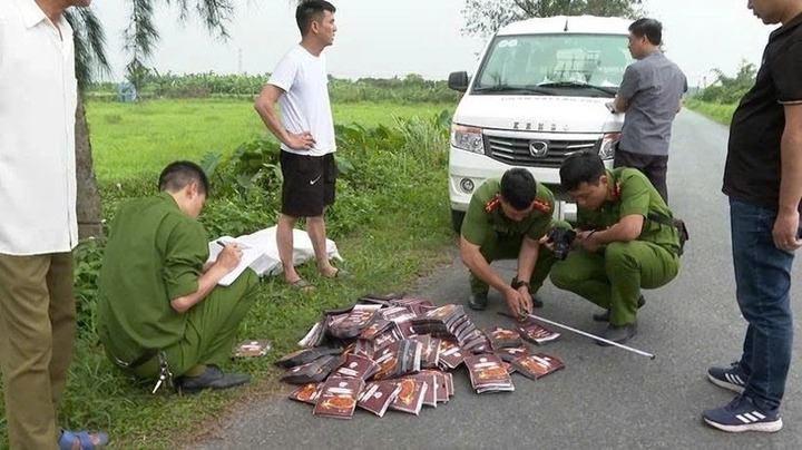 Sản xuất, buôn bán khô gà, heo cháy tỏi giả, 2 đối tượng bị khởi tố