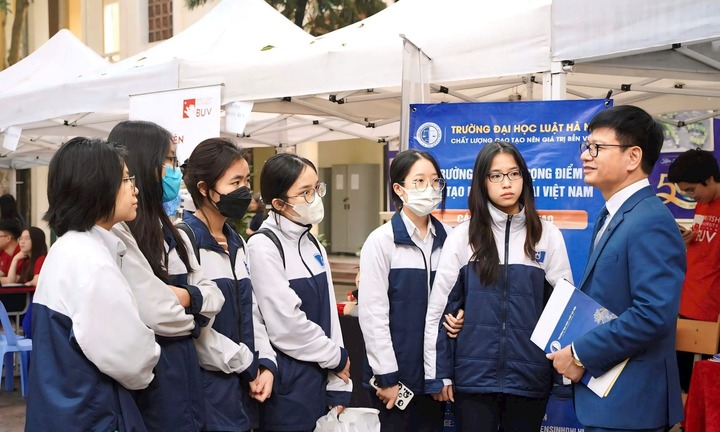 Tuyển sinh 2025: Trường Đại học Luật Hà Nội dự kiến tăng học phí, cao nhất gần 60 triệu đồng/năm