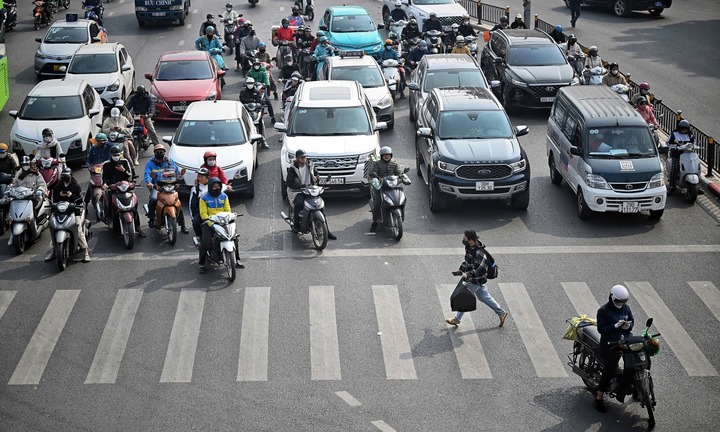 Vượt xe không có tín hiệu báo trước 2025 bị phạt bao nhiêu?