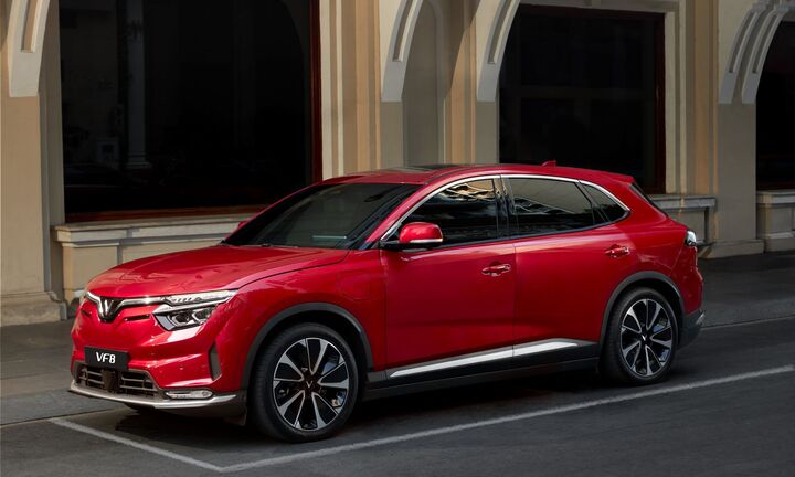 VinFast VF 8: SUV 5 chỗ vượt kì vọng cho gia đình Việt 