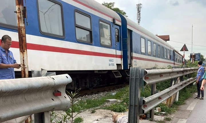Xác minh danh tính người phụ nữ bị tàu hoả tông tử vong ở Hà Nội