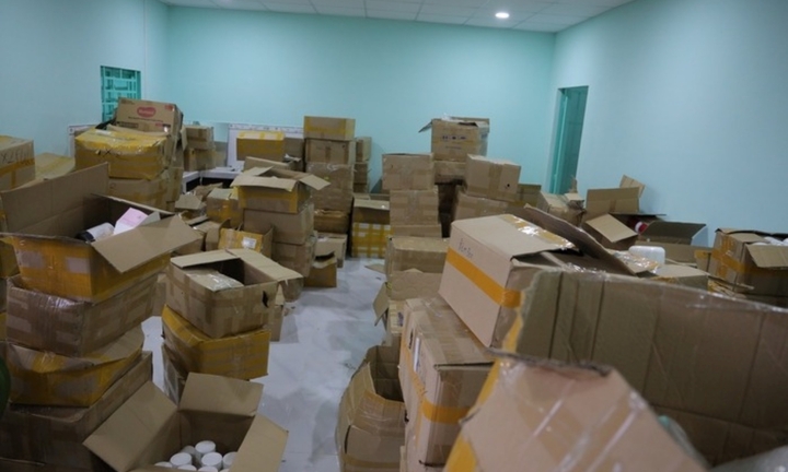 Clip: Cảnh sát đột kích hàng loạt cơ sở, phá đường dây làm 12 tấn kem trộn, mỹ phẩm giả