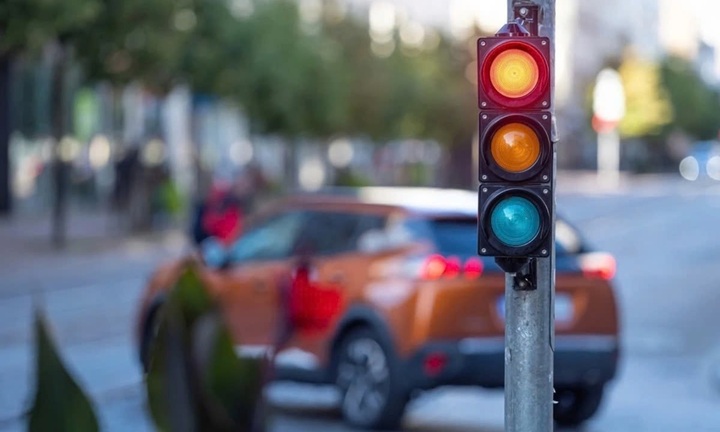 Lỗi vượt phải 2025 đối với xe máy, ô tô?