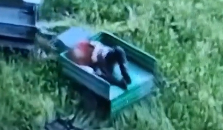 Clip: Ukraine tung robot Ardal ra trận, cứu thương binh thoát khỏi tiền tuyến